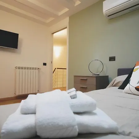 Rentopolis - Palazzo Candiani Apartmán